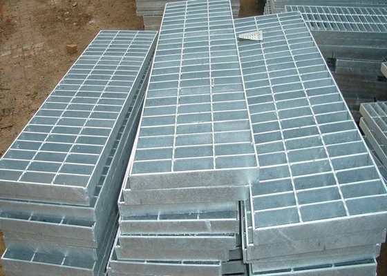 Çin Korozyona Dirençli Galvanizli Çelik Izgara Gümüş 32 X 5 Metal Yol Yolu Tedarikçi
