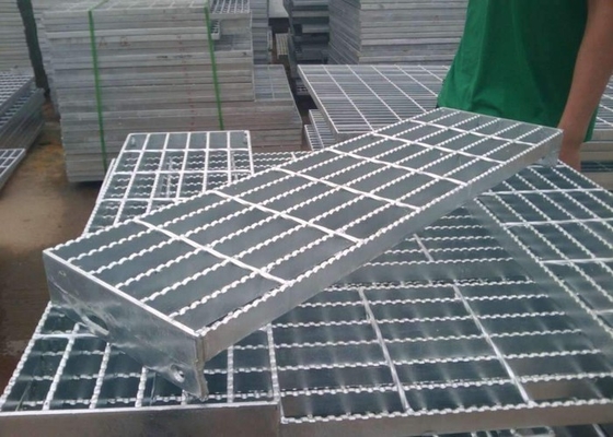 Çin Dayanıklı Q235 Açık Galvanizli Çelik Merdiven Basamakları Yüksek mukavemetli malzeme Tedarikçi