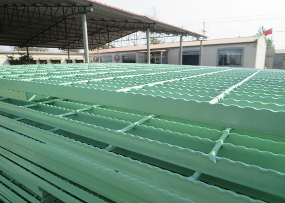 Çin PVC Kaplı Catwalk Izgaralı Yürüme, Galvanizli Tırtıklı Metal Izgara Platformu Tedarikçi