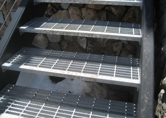 SGS Açık Galvanizli Çelik Merdiven Basamakları Sıcak Daldırma Galvanizli Yüzey