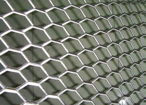 Eşkenar Delikli Genişletilmiş Metal Hasır Sıcak Daldırma Galvanizli Yüzey Kalınlığı 4mm