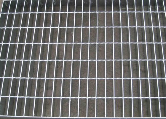 Çin Bükülmüş Bar Paslanmaz Çelik Zemin Izgarası, ISO9001 Endüstriyel Zemin Izgarası Tedarikçi