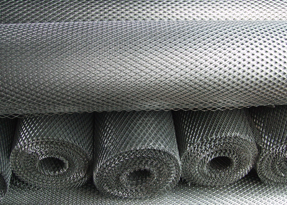 Çin Kaymaz Genişletilmiş Metal Mesh Düşük Karbonlu Çelik Malzeme 4.5mm - 100mm LWM Tedarikçi