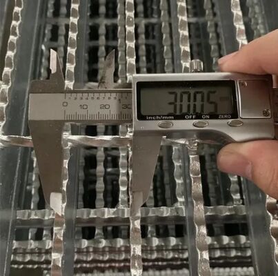 Ağır Güçlü Galvanizli Dikişli Çelik ızgara - Endüstriyel platformlar için basınçlı kilitli çubuk ızgara