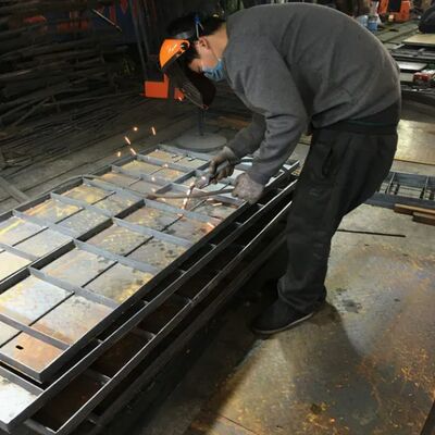 Yüksek Güçlü Platformlar için 25x5 mm'lik Taşım Bar ile Sıcak Daldırılmış Galvanizli Dırnaqlı Çelik ızgara