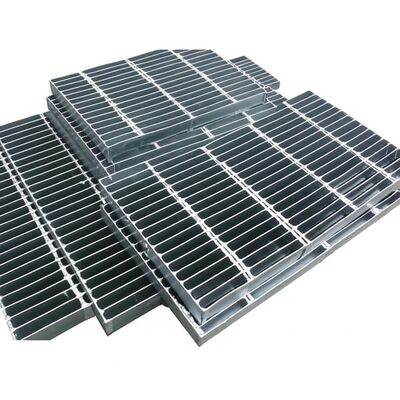 Hot-Dip Galvanized Heavy Duty Steel Grating with 40-50 Years Lifespan and 30mm Spacing for Industrial Flooring
