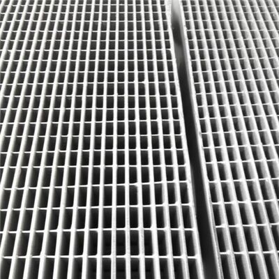 Hot-Dip Galvanized Heavy Duty Steel Grating with Corrosion Resistance and 40-50 Years Lifespan for Floor Applications