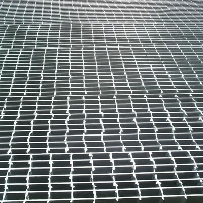 Sıcak Dip Galvanize Çelik ızgara merdiven tabanı kayma karşıtı yüzey ve inşaat için özelleştirilebilir boyutlar