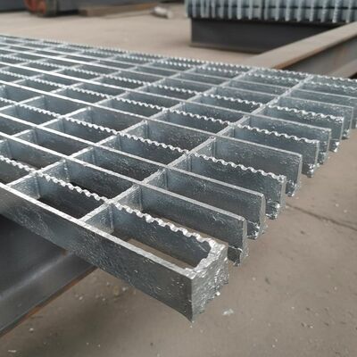 Galvanised Serrated Steel Grating with 25x5 mm Bearing Bar for Anti-Slip Platform Flooring