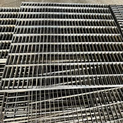 CE-Certified Hot-Dip Galvanized Steel Grating with Customizable Sizes for Outdoor Construction