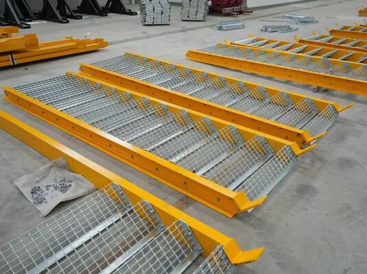 Yüksek Mukavemet ve Güvenlik için Tırtıklı Çubuk Izgaralı Sıcak Daldırma Galvanizli Çelik Izgara Merdiven Basamağı