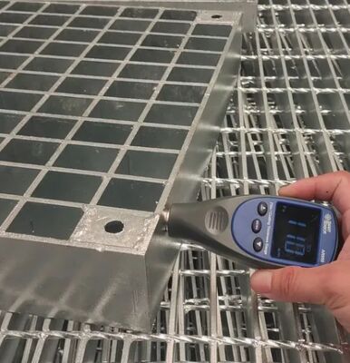 Yüksek Güçlü Endüstriyel Yürüyüş Platformu için Sıcak Dip Galvanizli Çelik ızgara