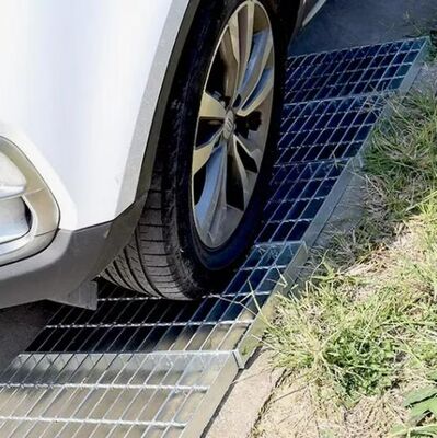 Sıcak daldırılmış galvanizlenmiş bitirme ve endüstriyel platformlar için özelleştirilebilir boyutlar ile serfeli rulman çubuğu çelik ızgara