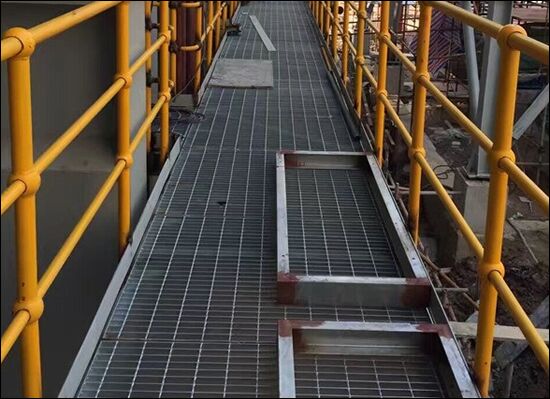 Özelleştirilebilir Boyutlara Sahip Galvanizli Kaymaz Çelik Izgara Endüstriyel Platform