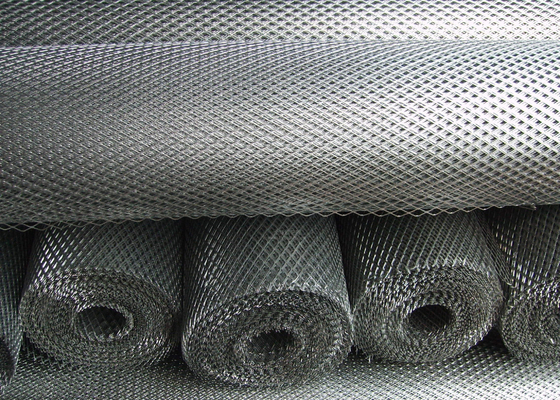 Kaymaz Genişletilmiş Metal Mesh Düşük Karbonlu Çelik Malzeme 4.5mm - 100mm LWM