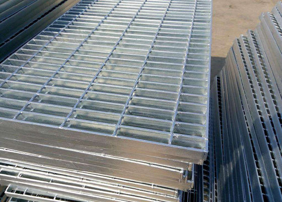 Ücretsiz Örnek Çelik Izgara Drenaj Kapağı Sıcak Daldırma Galvanizli Yataklama Çubuğu Saha 30mm