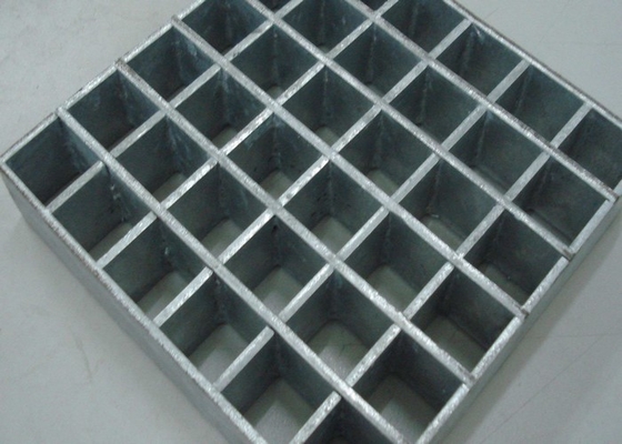 Hafif Çelik Ağır Hizmet Tipi Çelik Izgara 75mm x 6mm Metal Tahliye Izgaraları Çelik Bar Izgarası