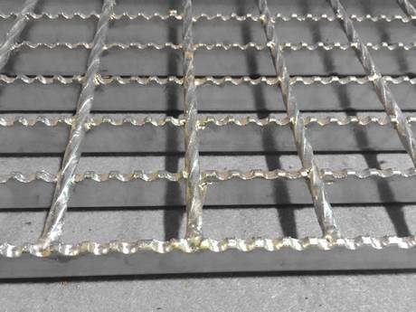 Belediye yol projeleri için galvanizli çelik çubuk ızgara drenaj hendek kapağı