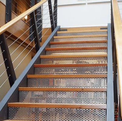 ISO9001 Certified Galvanized Steel Stair Treads with Perforated Metal for Pedestrian Traffic