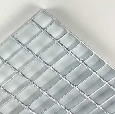 Endüstriyel Platformlar için 25x3 Taşıyıcı Çubuklu Sıcak Daldırma Galvanizli Dişli Tarzı Çelik Izgara