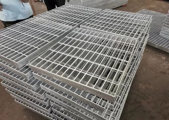Endüstriyel Yürüyüş Yolları için Tırtıklı Kaymaz Yüzeyli Paslanmaz Galvanizli Çelik Izgara Platformu