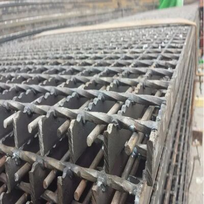Yüksek Yük Drenaj Uygulamaları için Ağır Hizmet Tipi 50*8mm Galvanizli Çelik Izgara Drenaj Kapağı