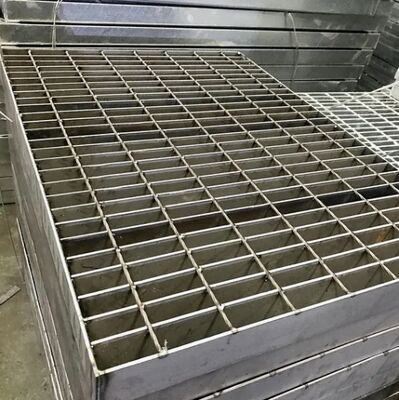 Yüksek Mukavemetli Yürüyüş Yolları ve Araba Yolları için Galvanizli Tırtıklı 32x5mm Çelik Izgara