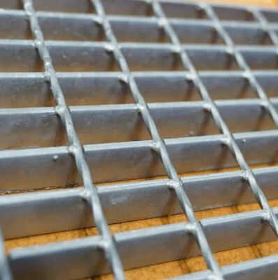 Sıcak Dip Galvanizing Serrated Plain Bar Karbon Çelik ızgaraları ağır yük uygulamaları için